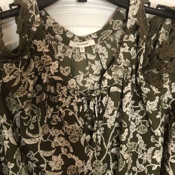 New Pleione off the shoulder top, XL - Picture 7 of 7